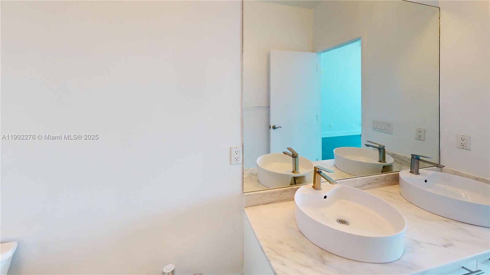 888 Biscayne Blvd #4704, Miami FL 33132