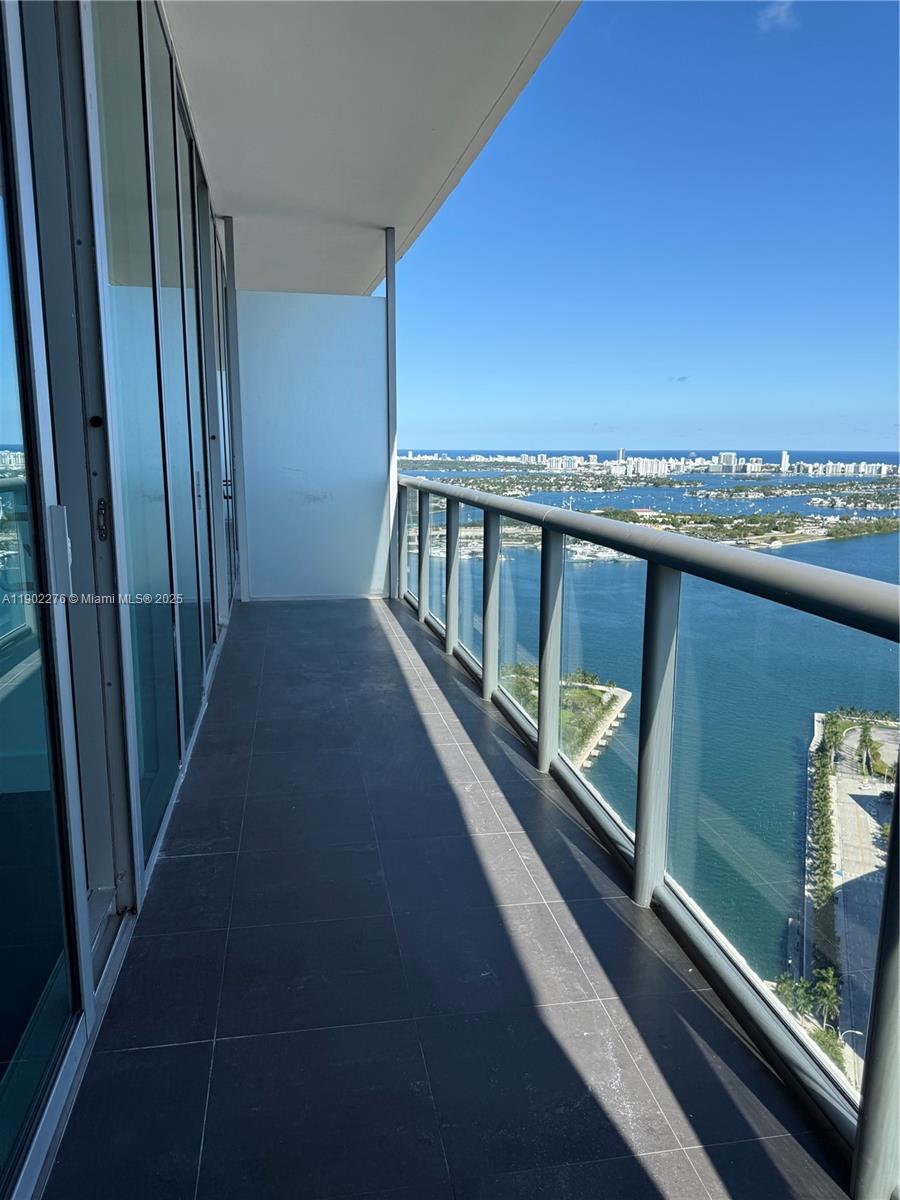 888 Biscayne Blvd #4704, Miami FL 33132