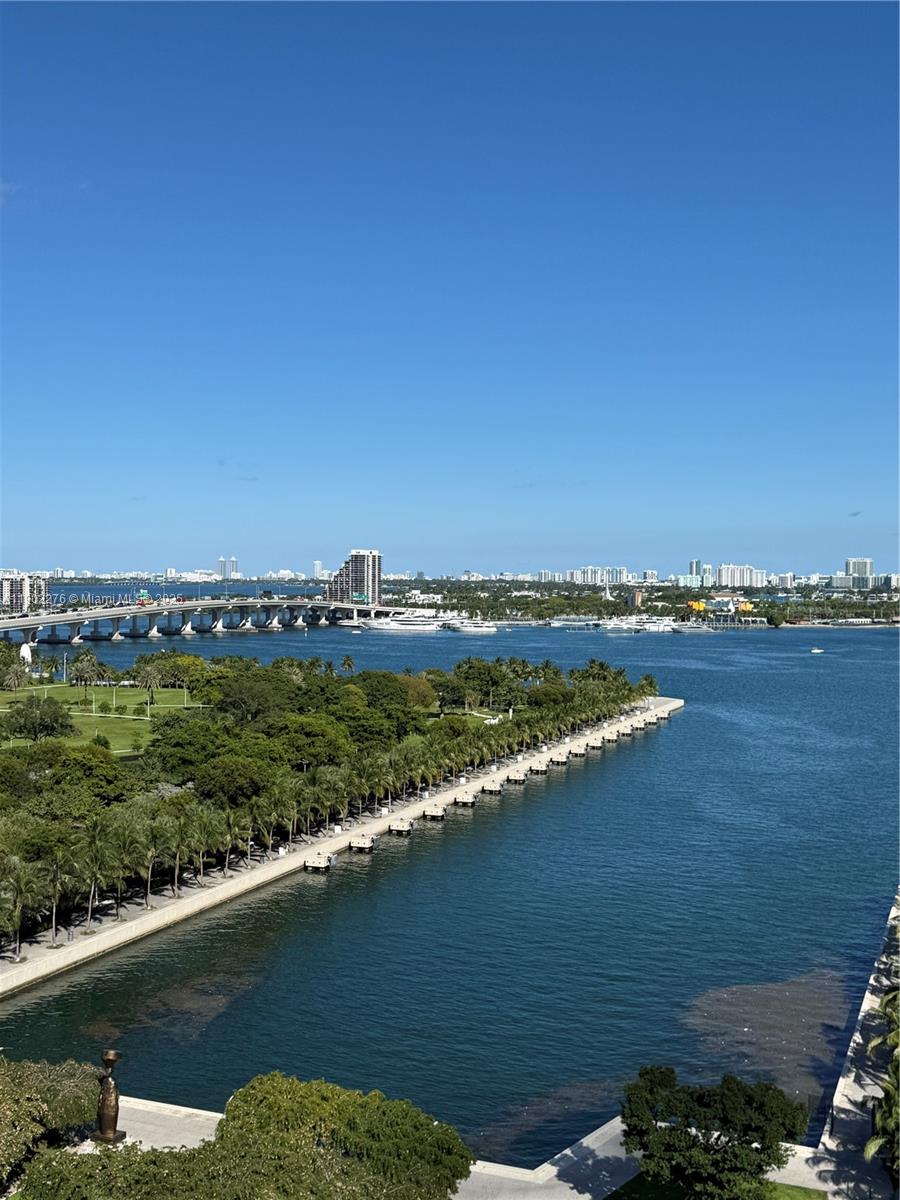 888 Biscayne Blvd #4704, Miami FL 33132
