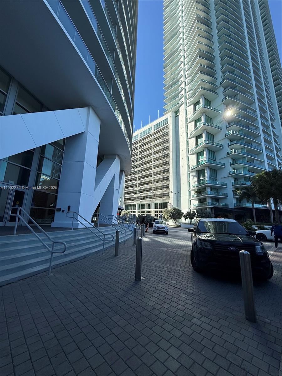 888 Biscayne Blvd #4704, Miami FL 33132