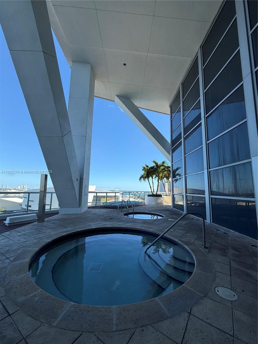 888 Biscayne Blvd #4704, Miami FL 33132