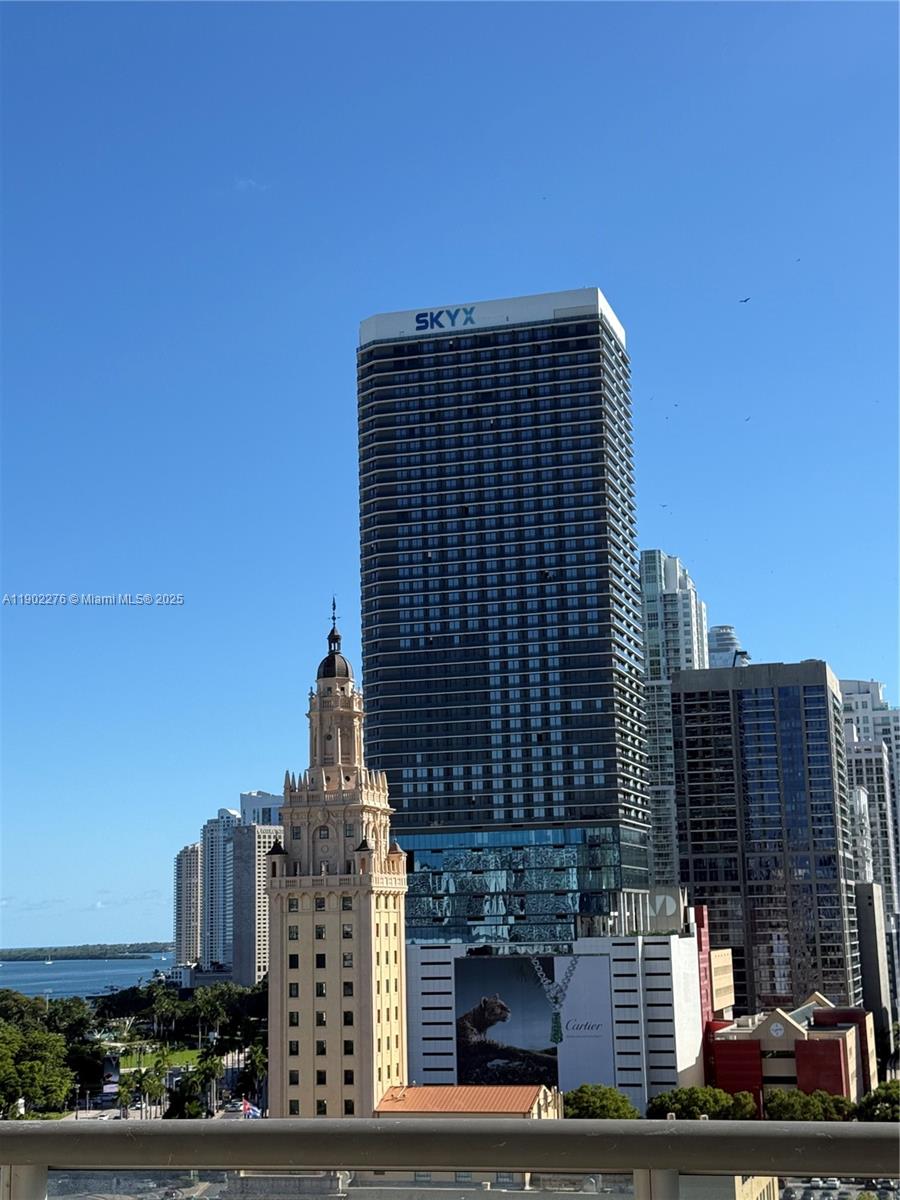 888 Biscayne Blvd #4704, Miami FL 33132