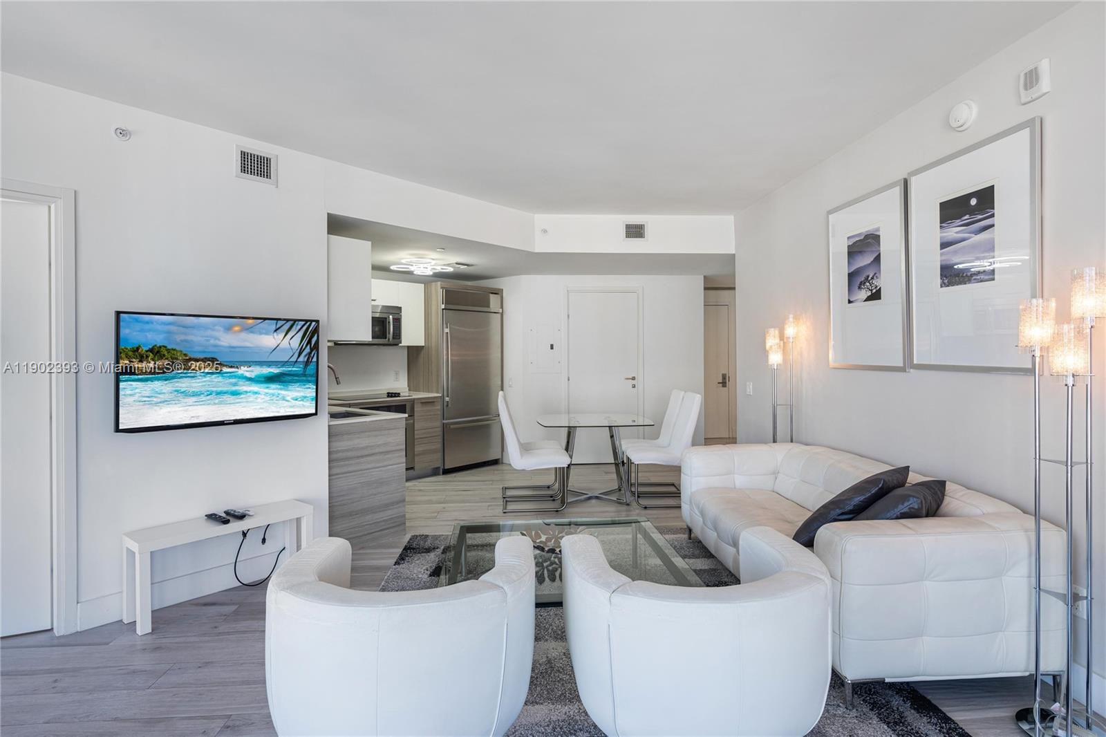 1300 Brickell Bay Dr #3307, Miami FL 33131