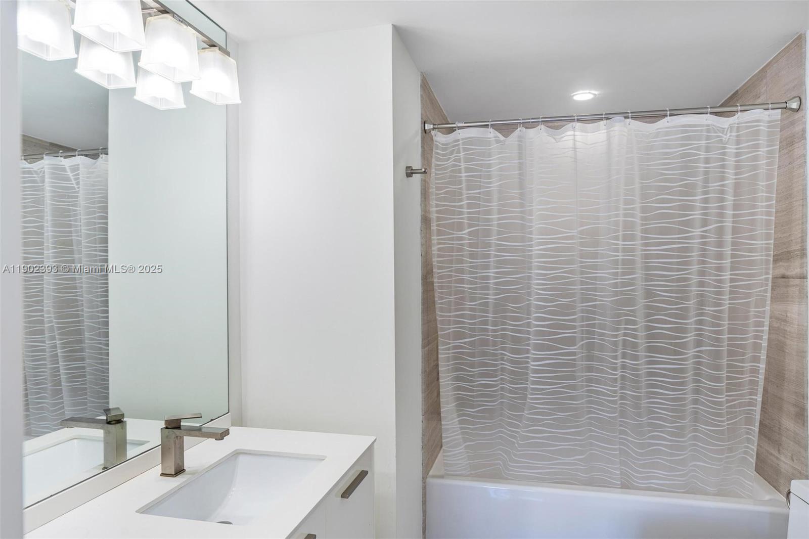 1300 Brickell Bay Dr #3307, Miami FL 33131