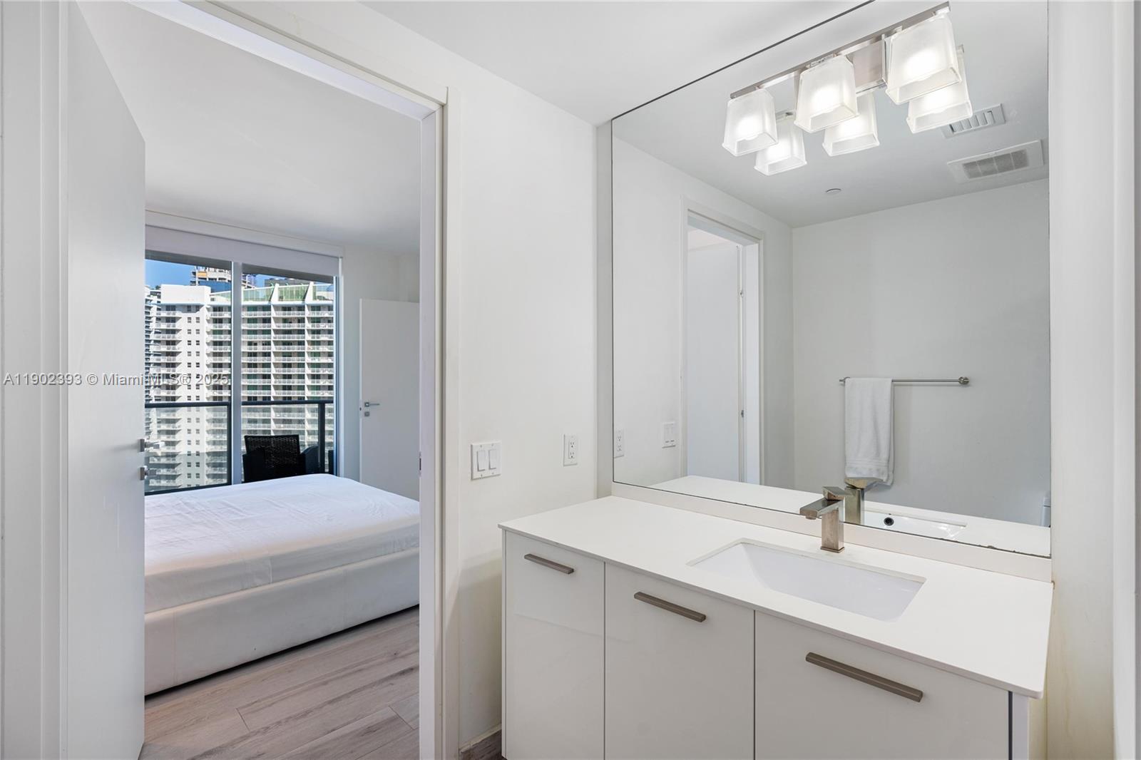 1300 Brickell Bay Dr #3307, Miami FL 33131