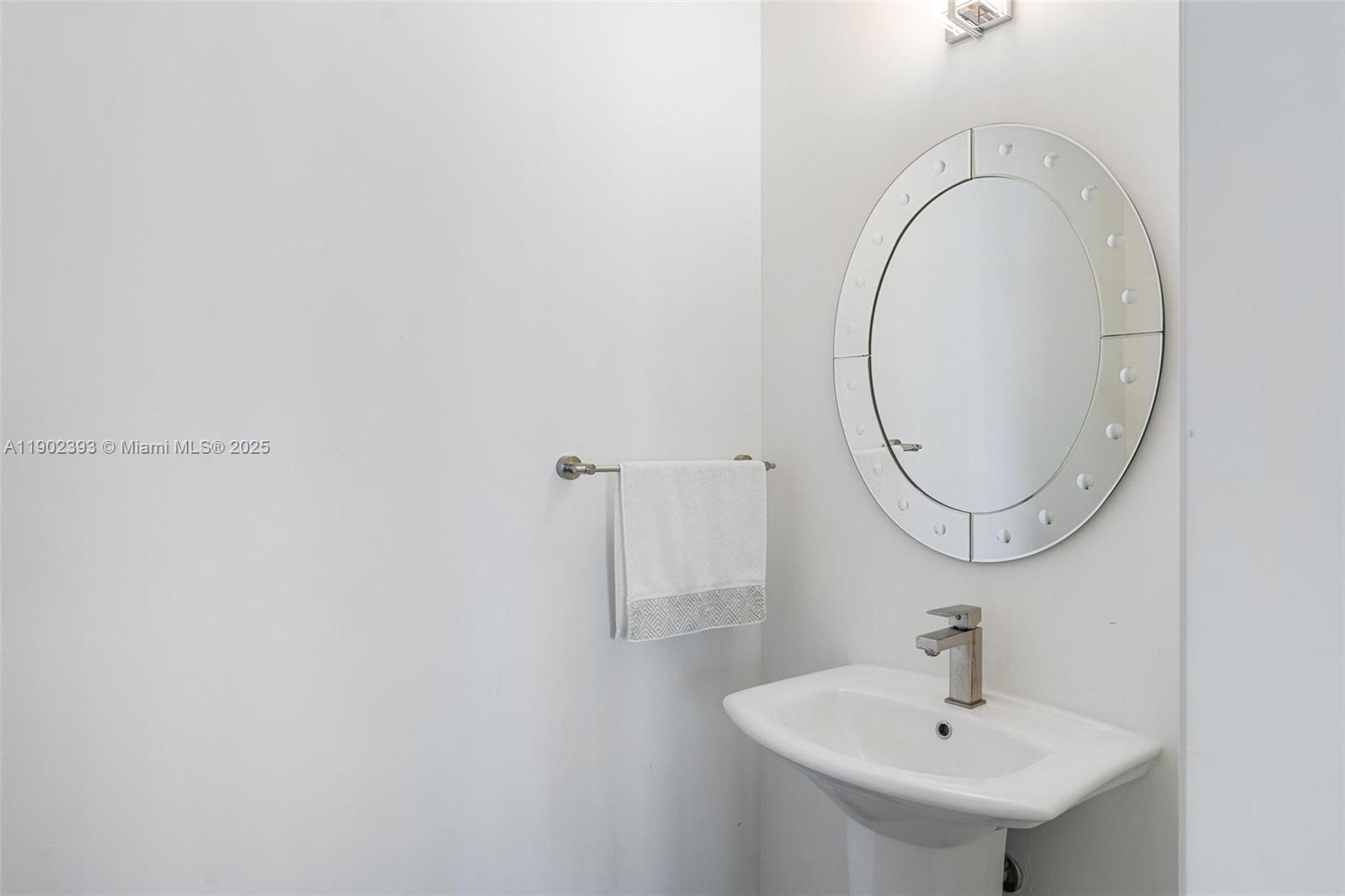 1300 Brickell Bay Dr #3307, Miami FL 33131