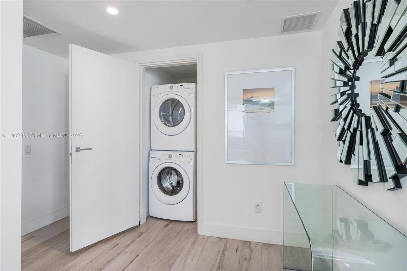 1300 Brickell Bay Dr #3307, Miami FL 33131