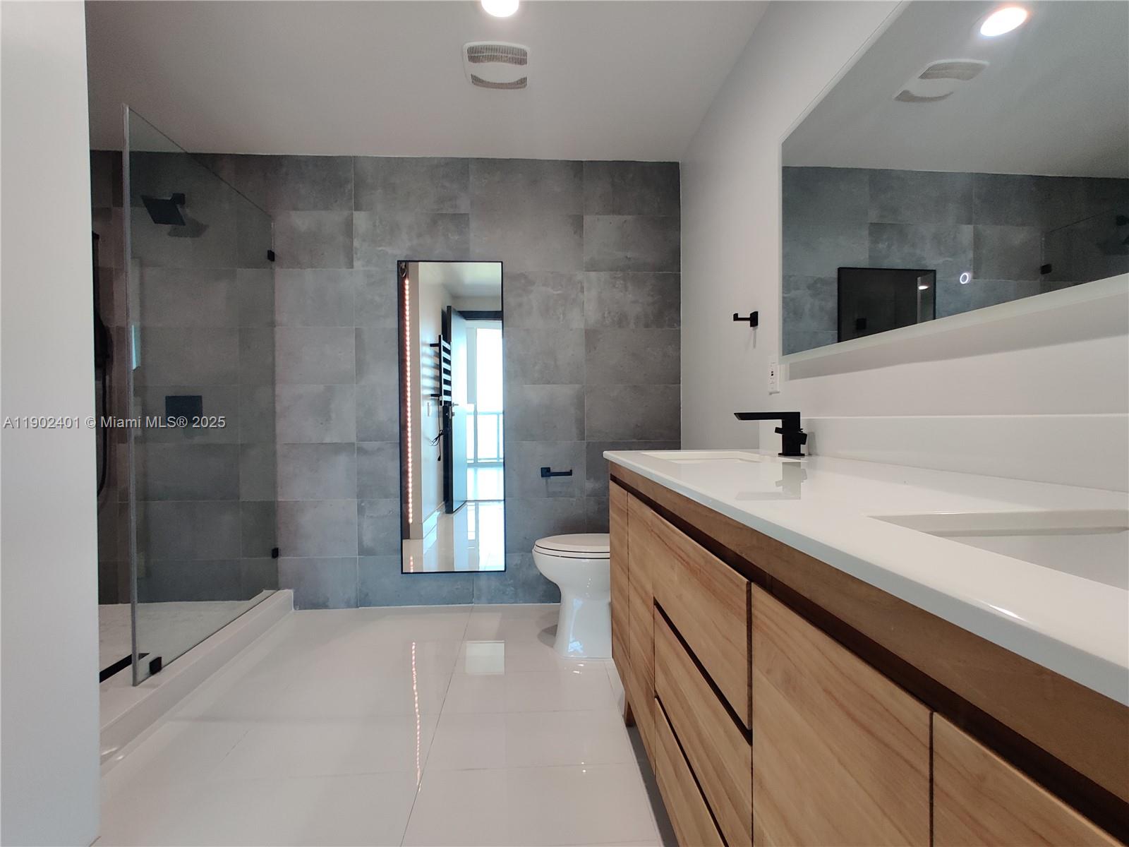 888 Biscayne Blvd #2903, Miami FL 33132