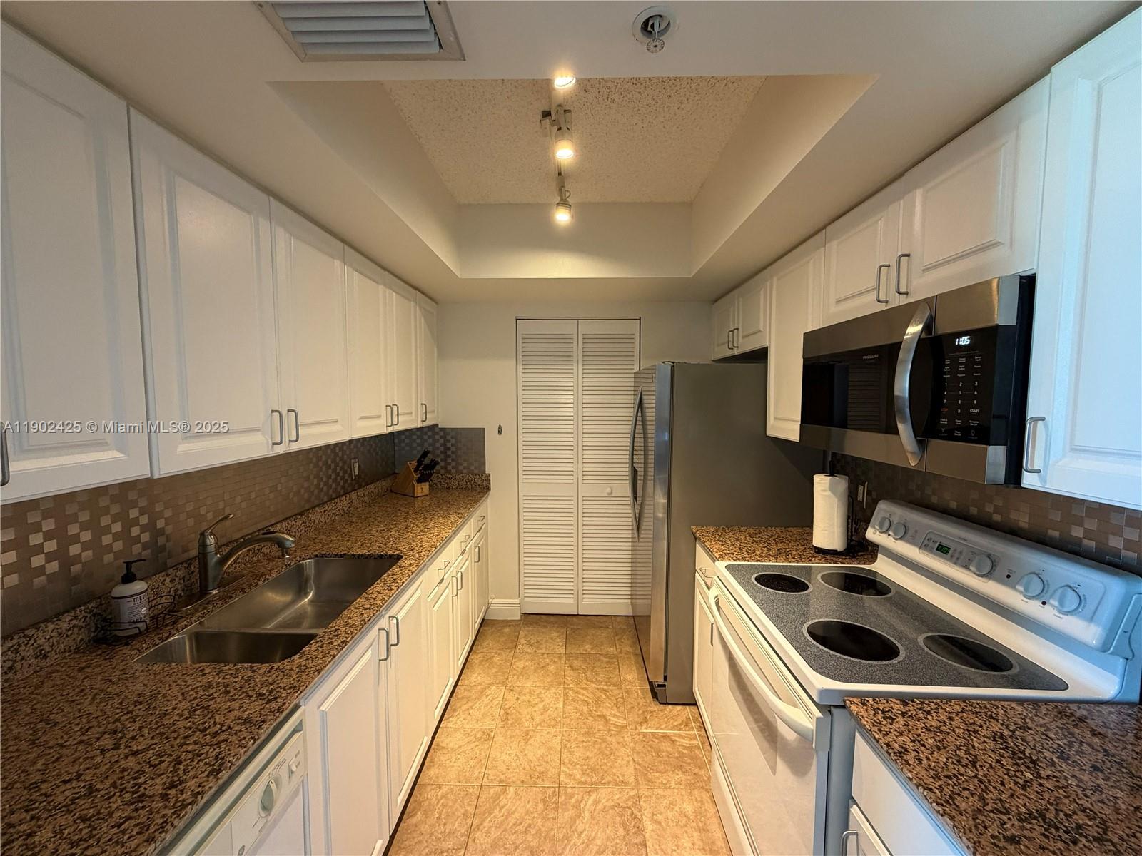 90 Alton Rd #605, Miami Beach FL 33139