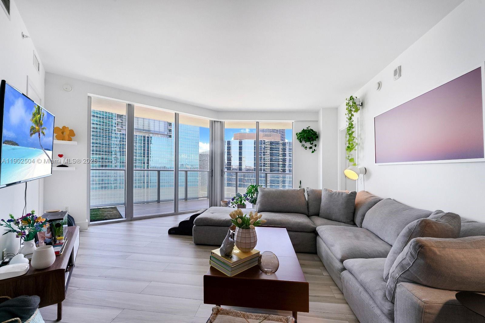 1300 Brickell Bay Dr #2901, Miami FL 33131