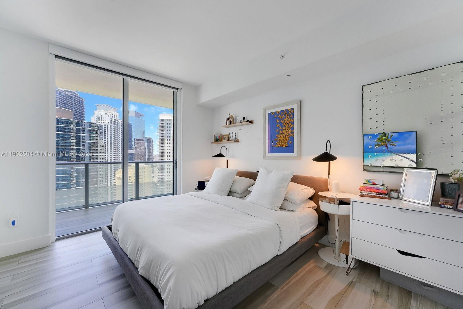 1300 Brickell Bay Dr #2901, Miami FL 33131
