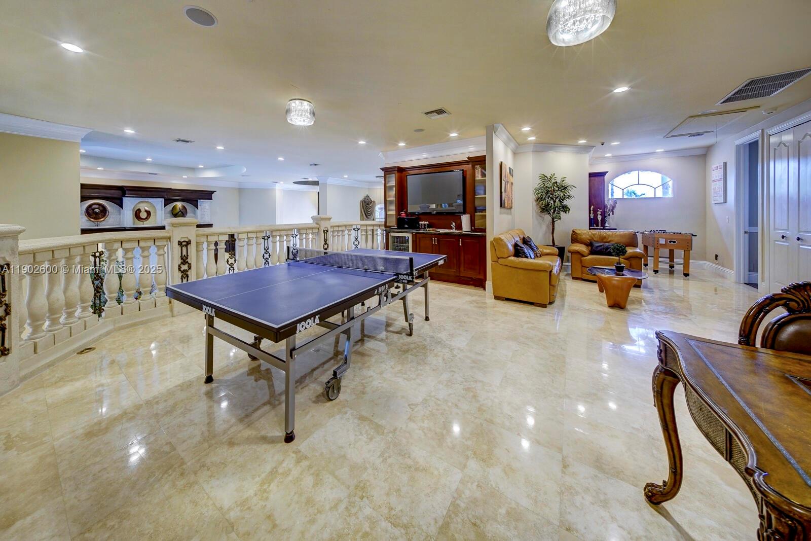 3828 Pine Lake Dr, Weston FL 33332