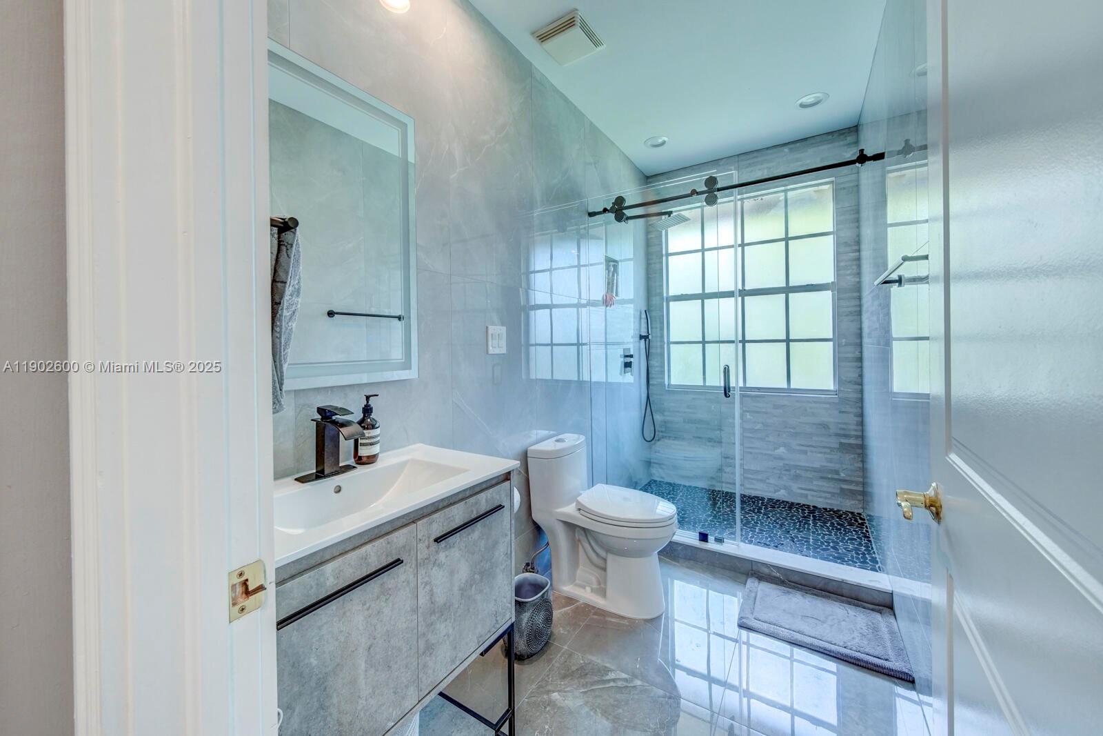 3828 Pine Lake Dr, Weston FL 33332
