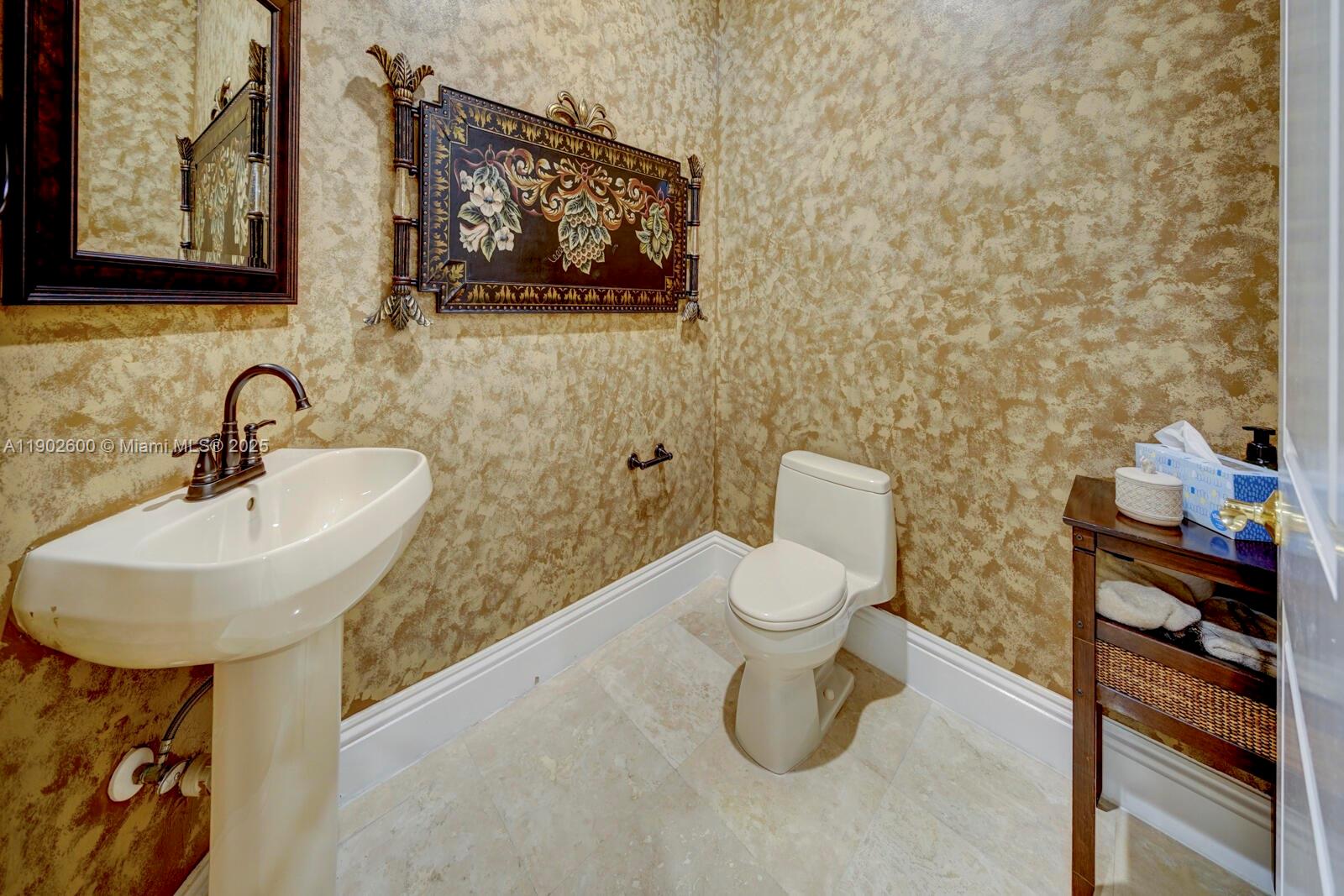 3828 Pine Lake Dr, Weston FL 33332