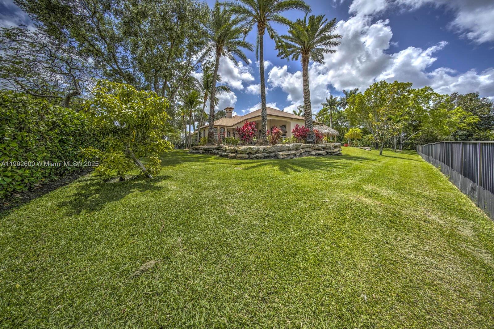 3828 Pine Lake Dr, Weston FL 33332