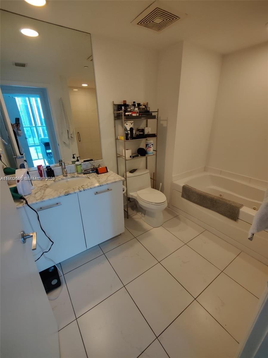 55 SE 6th St #2604, Miami FL 33131