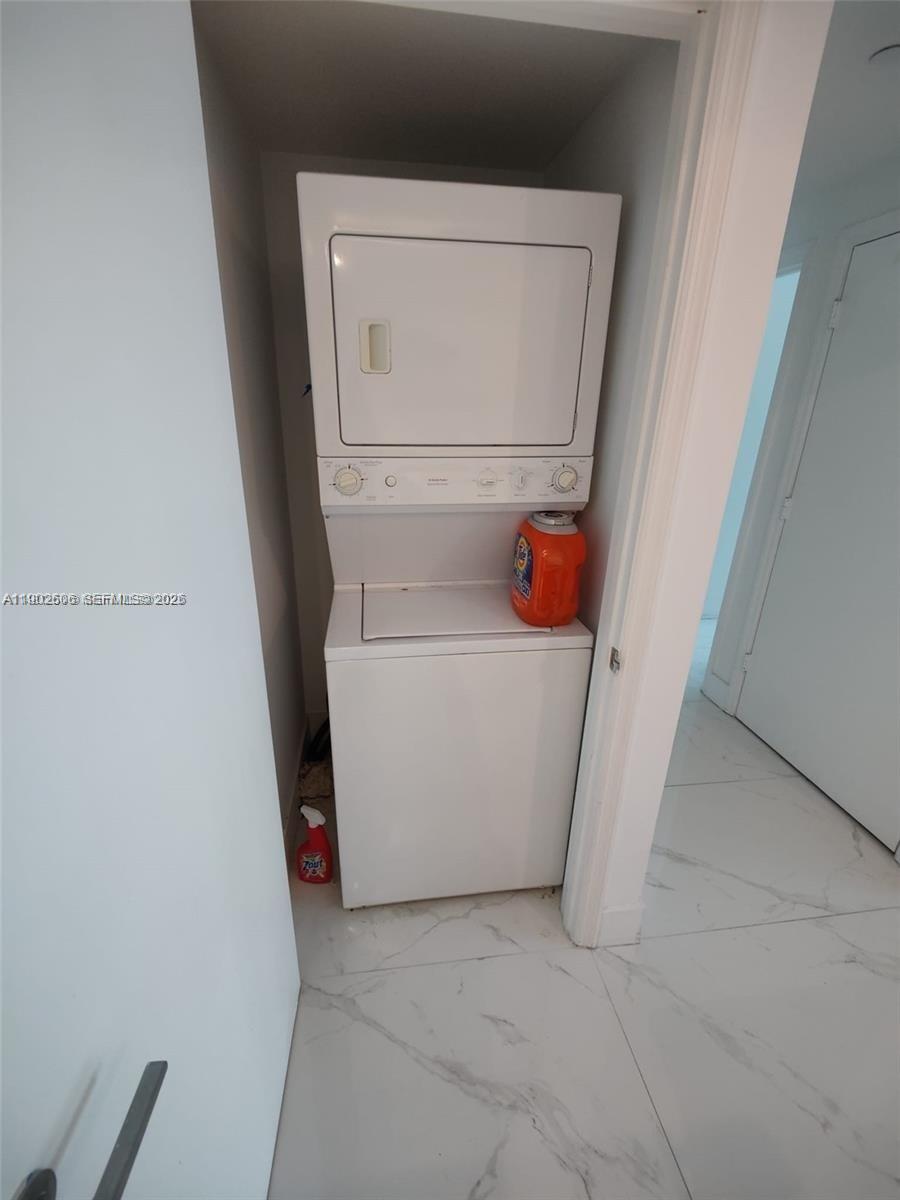 55 SE 6th St #2604, Miami FL 33131