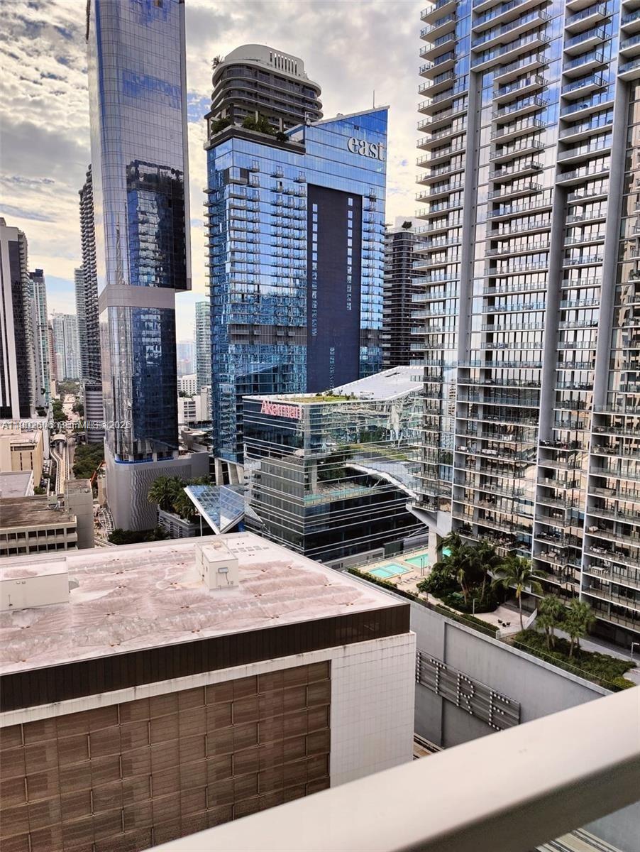 55 SE 6th St #2604, Miami FL 33131