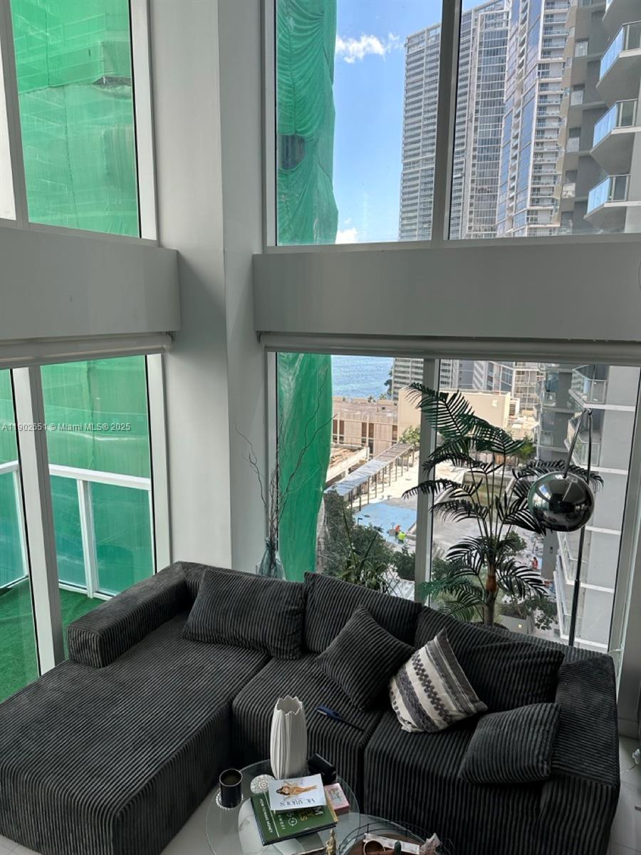 41 SE 5th St #1201, Miami FL 33131