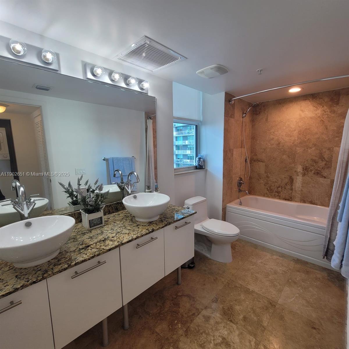 41 SE 5th St #1201, Miami FL 33131