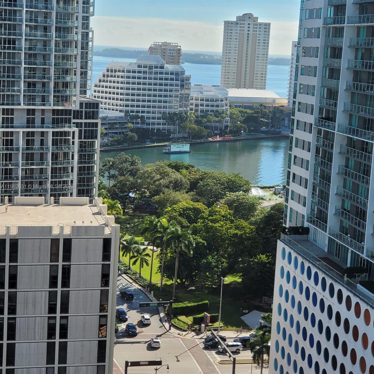41 SE 5th St #1201, Miami FL 33131