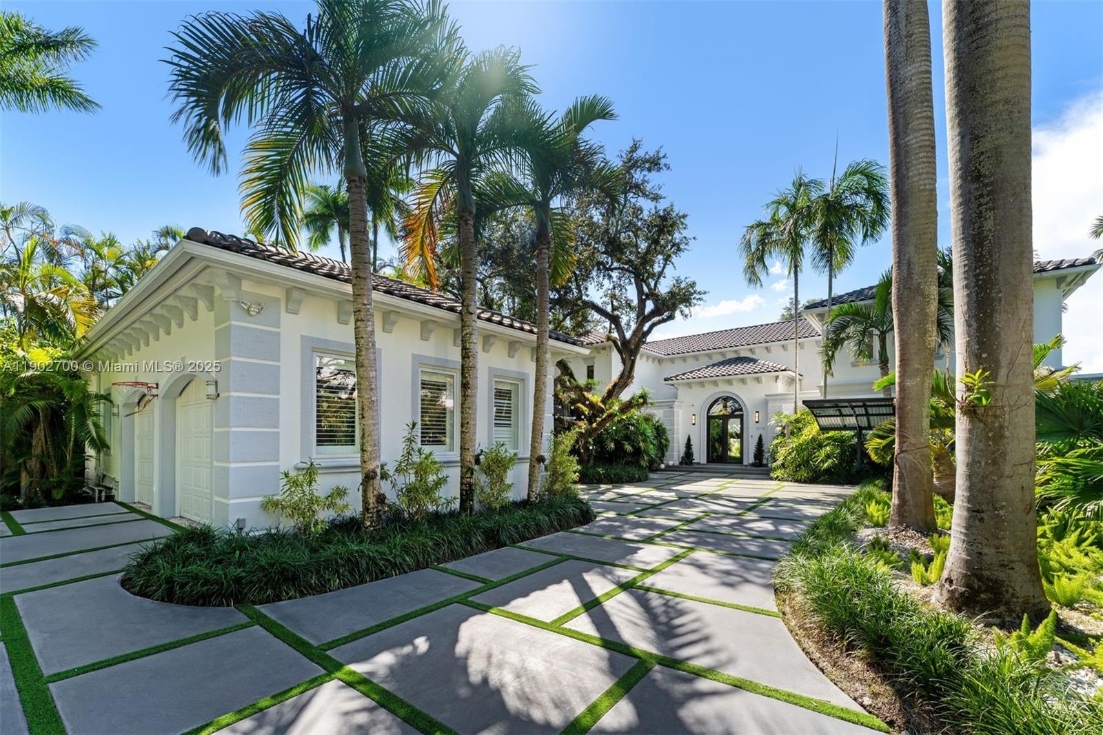 5770 SW 100th St, Pinecrest FL 33156