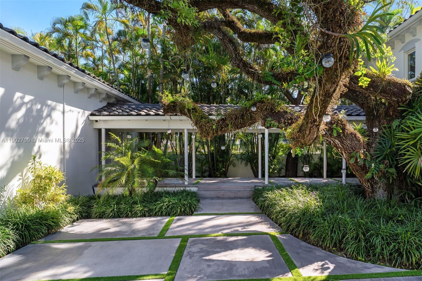 5770 SW 100th St, Pinecrest FL 33156