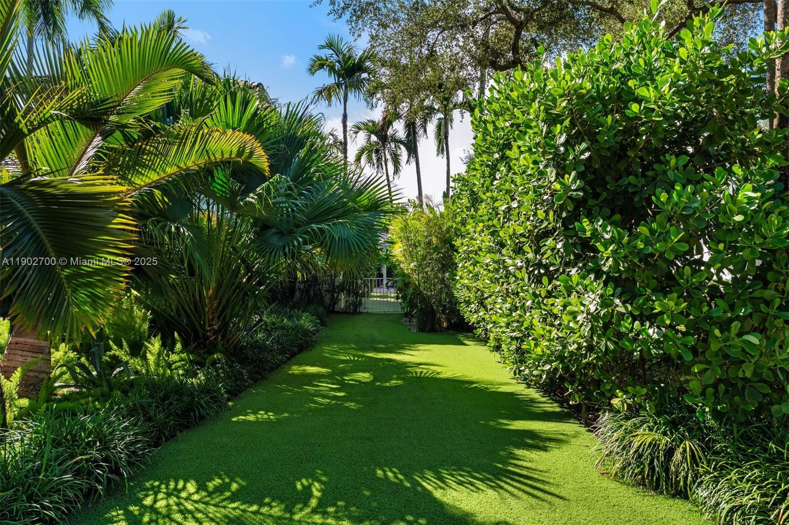 5770 SW 100th St, Pinecrest FL 33156