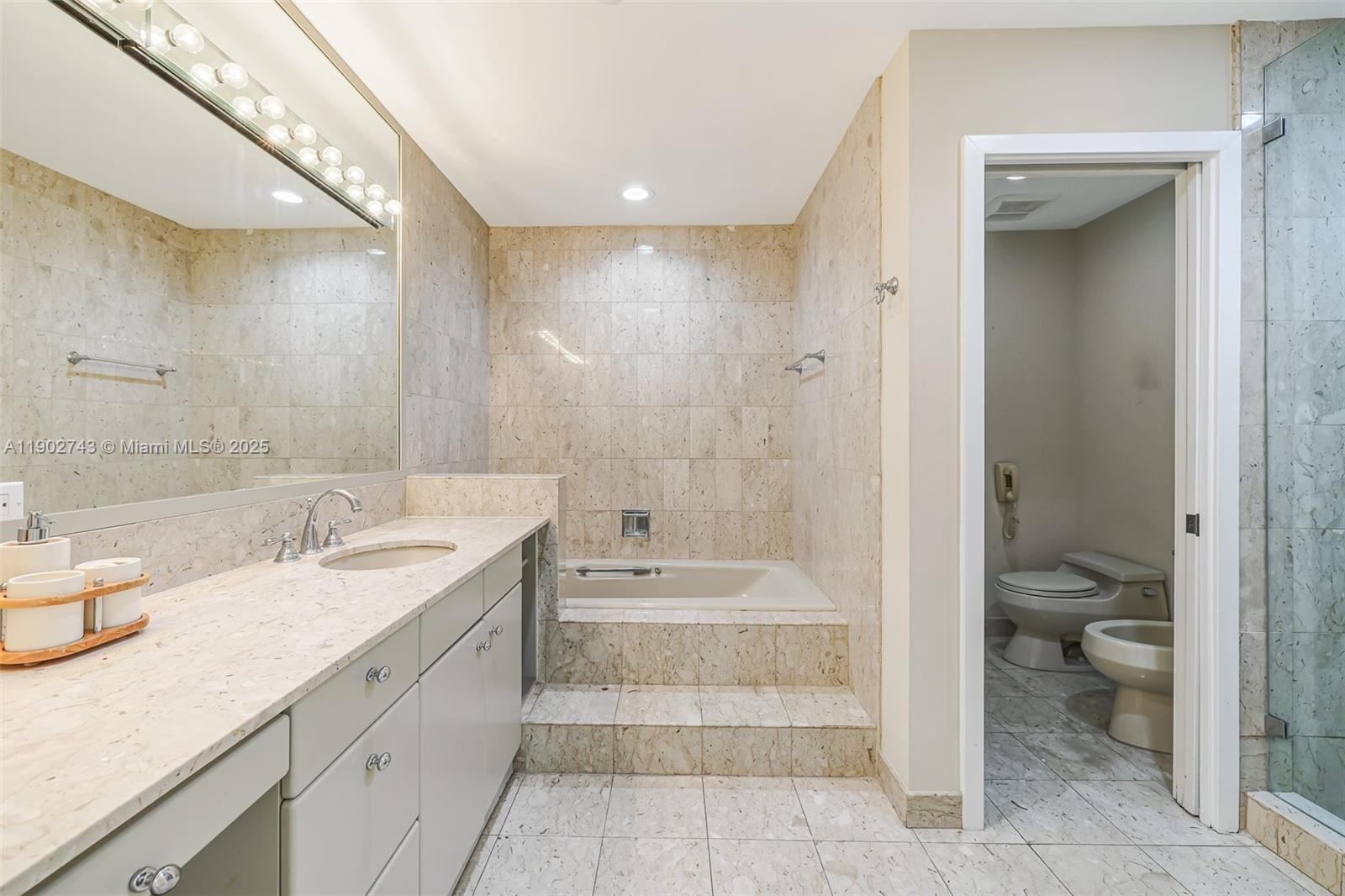 19236 Fisher Island Dr #19236, Miami Beach FL 33109