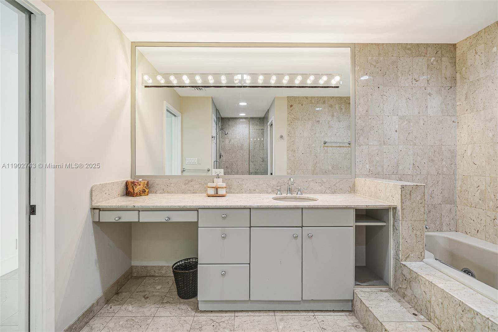 19236 Fisher Island Dr #19236, Miami Beach FL 33109