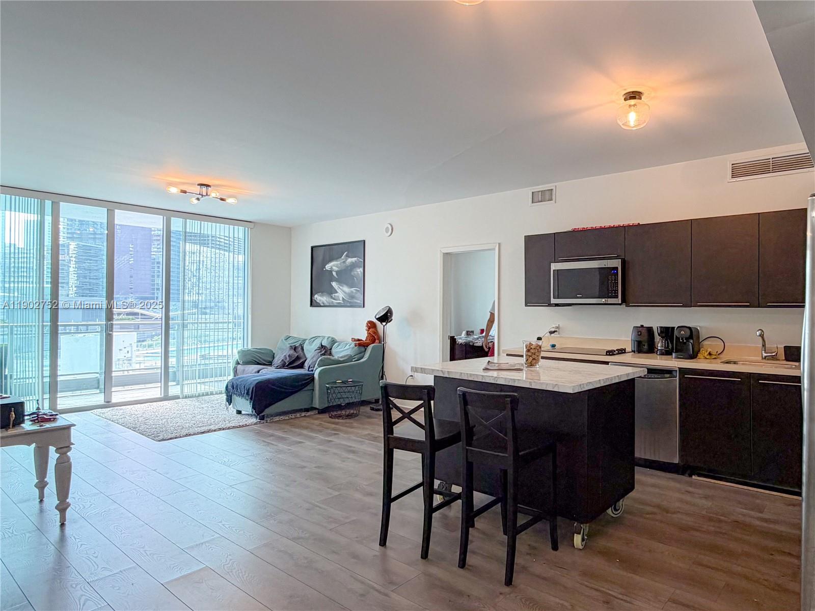 90 SW 3rd St #1116, Miami FL 33130