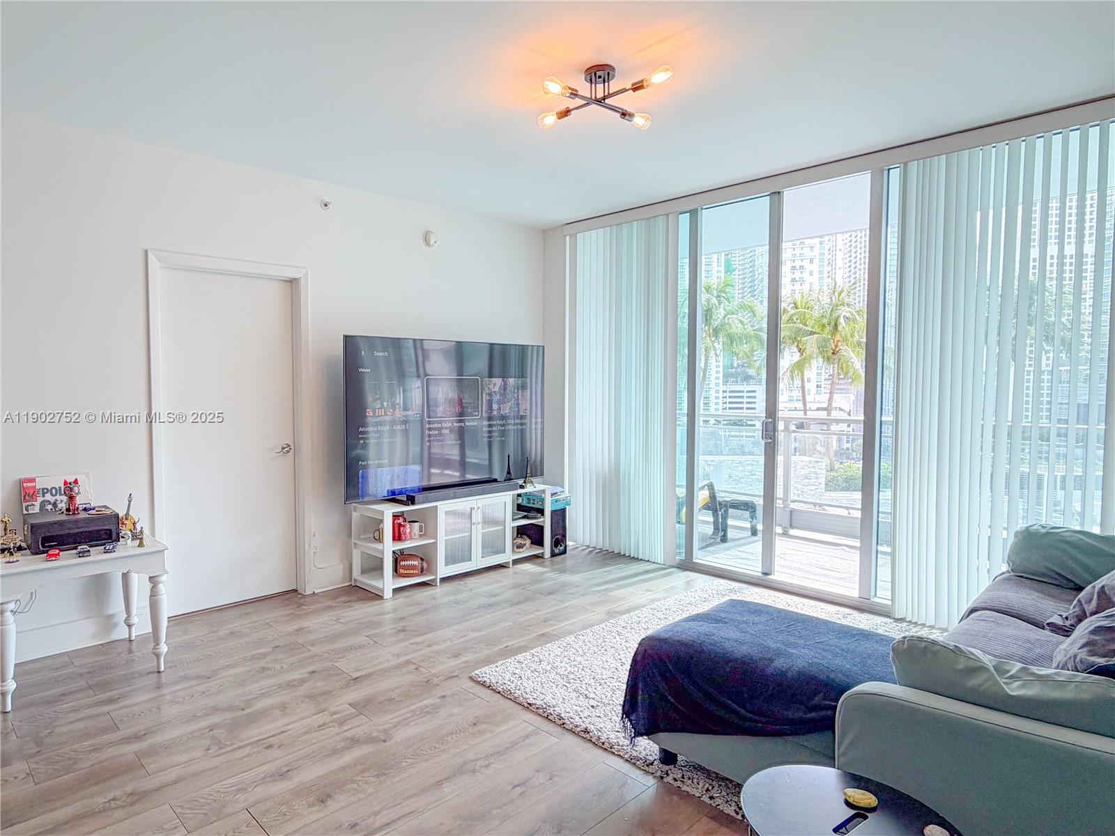 90 SW 3rd St #1116, Miami FL 33130