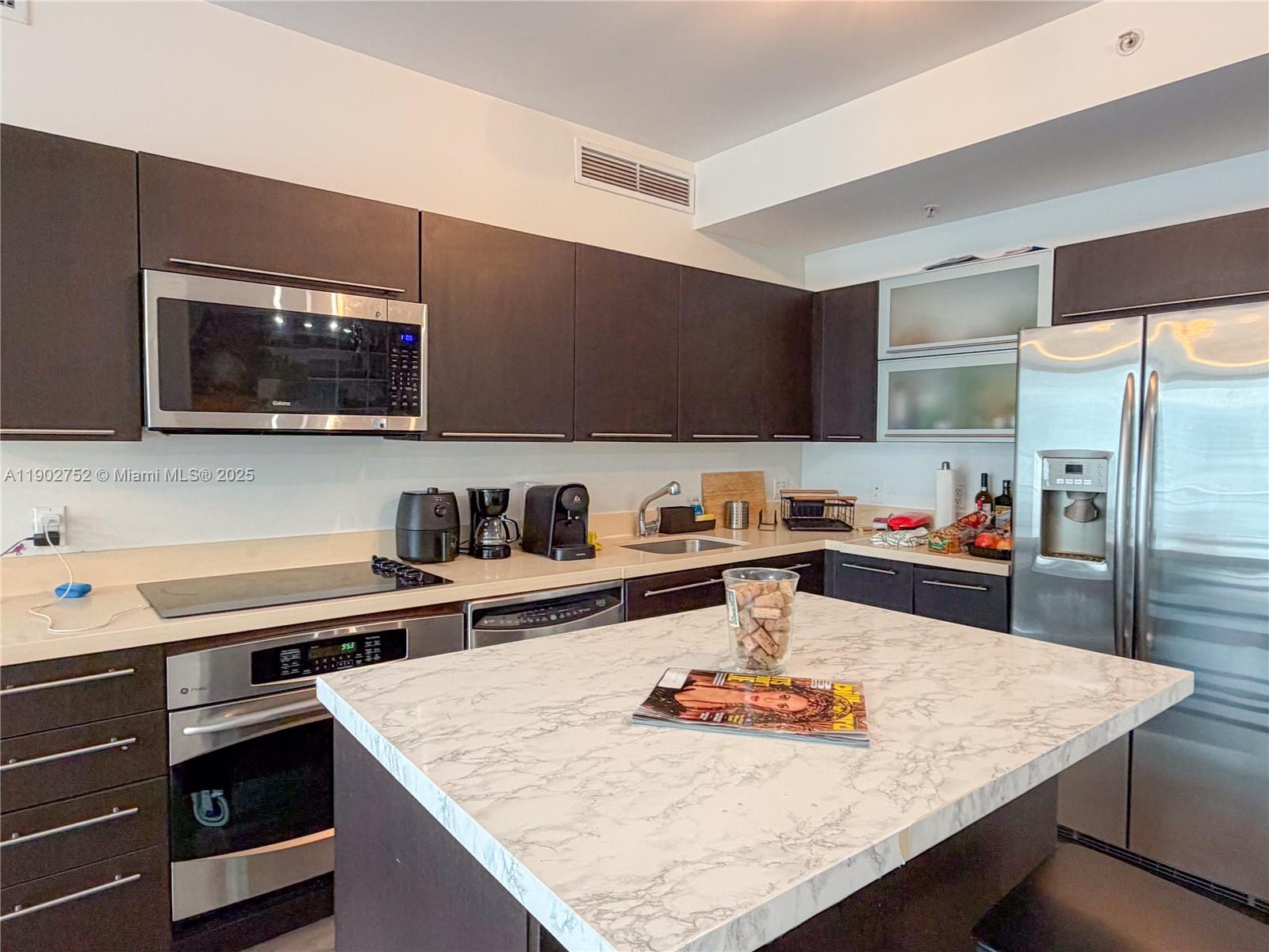 90 SW 3rd St #1116, Miami FL 33130