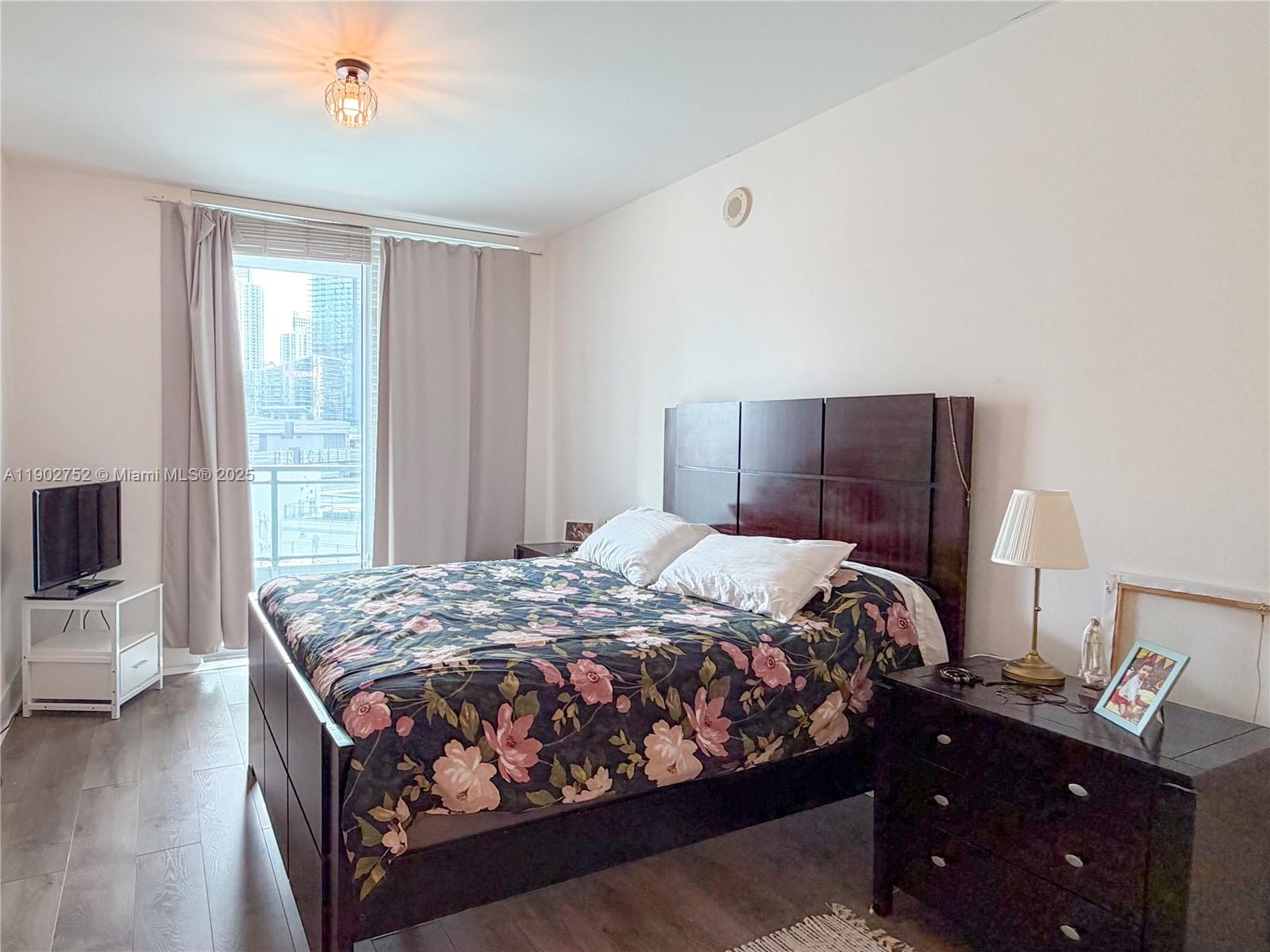 90 SW 3rd St #1116, Miami FL 33130