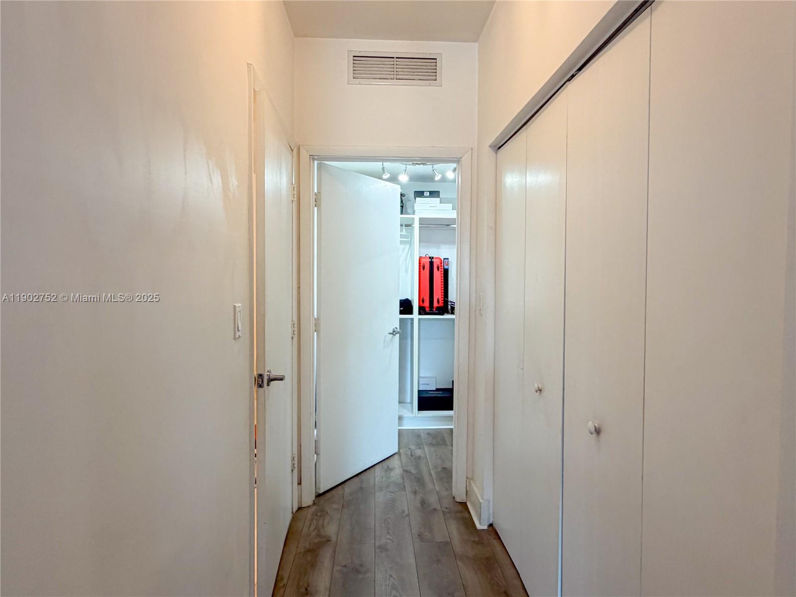 90 SW 3rd St #1116, Miami FL 33130