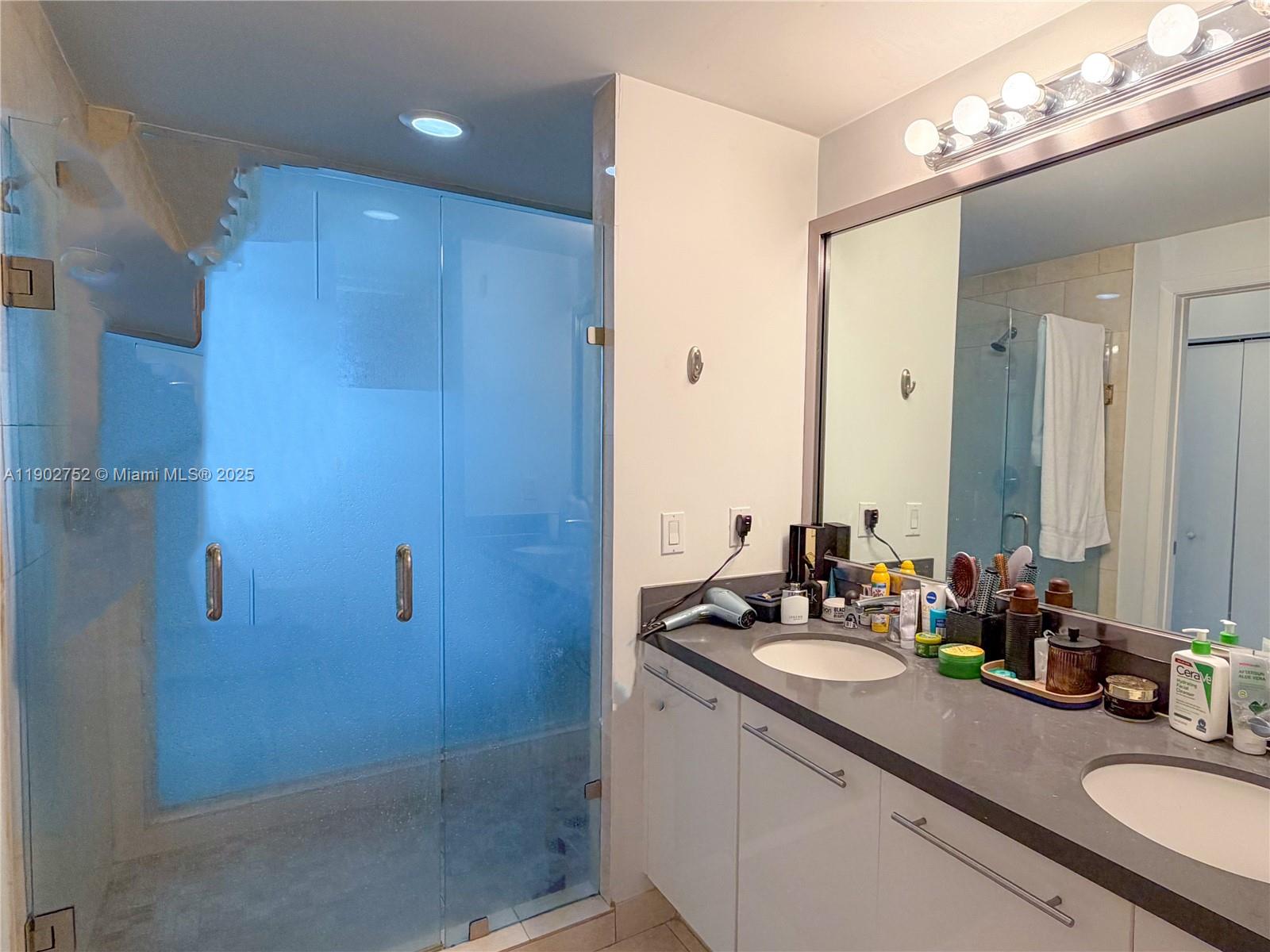 90 SW 3rd St #1116, Miami FL 33130