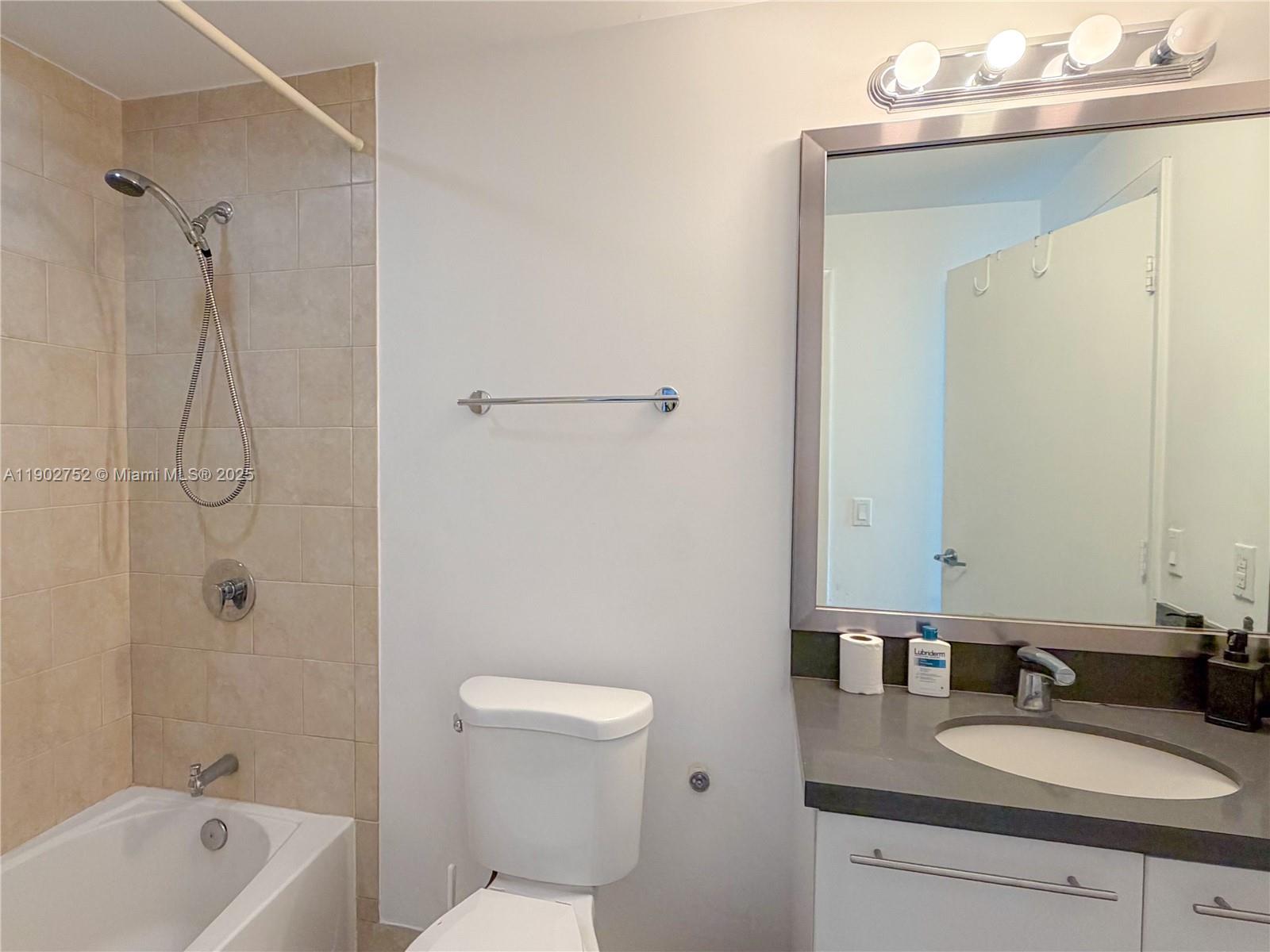 90 SW 3rd St #1116, Miami FL 33130