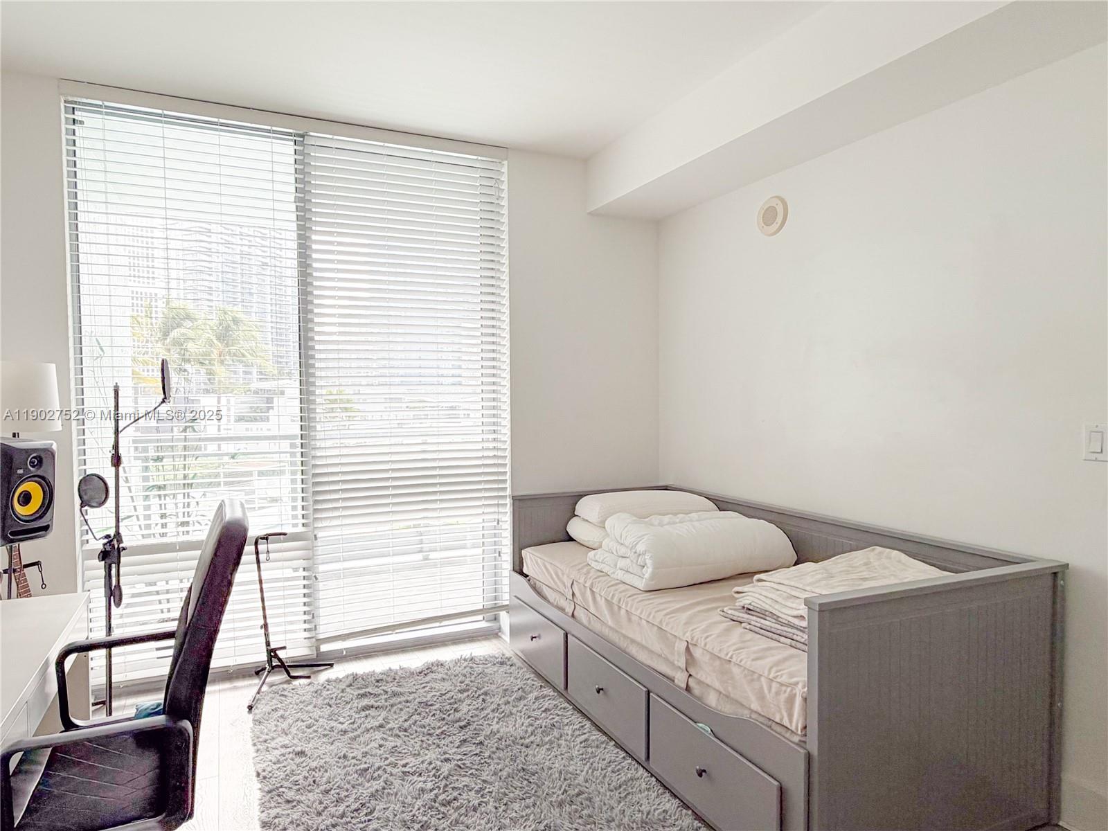 90 SW 3rd St #1116, Miami FL 33130