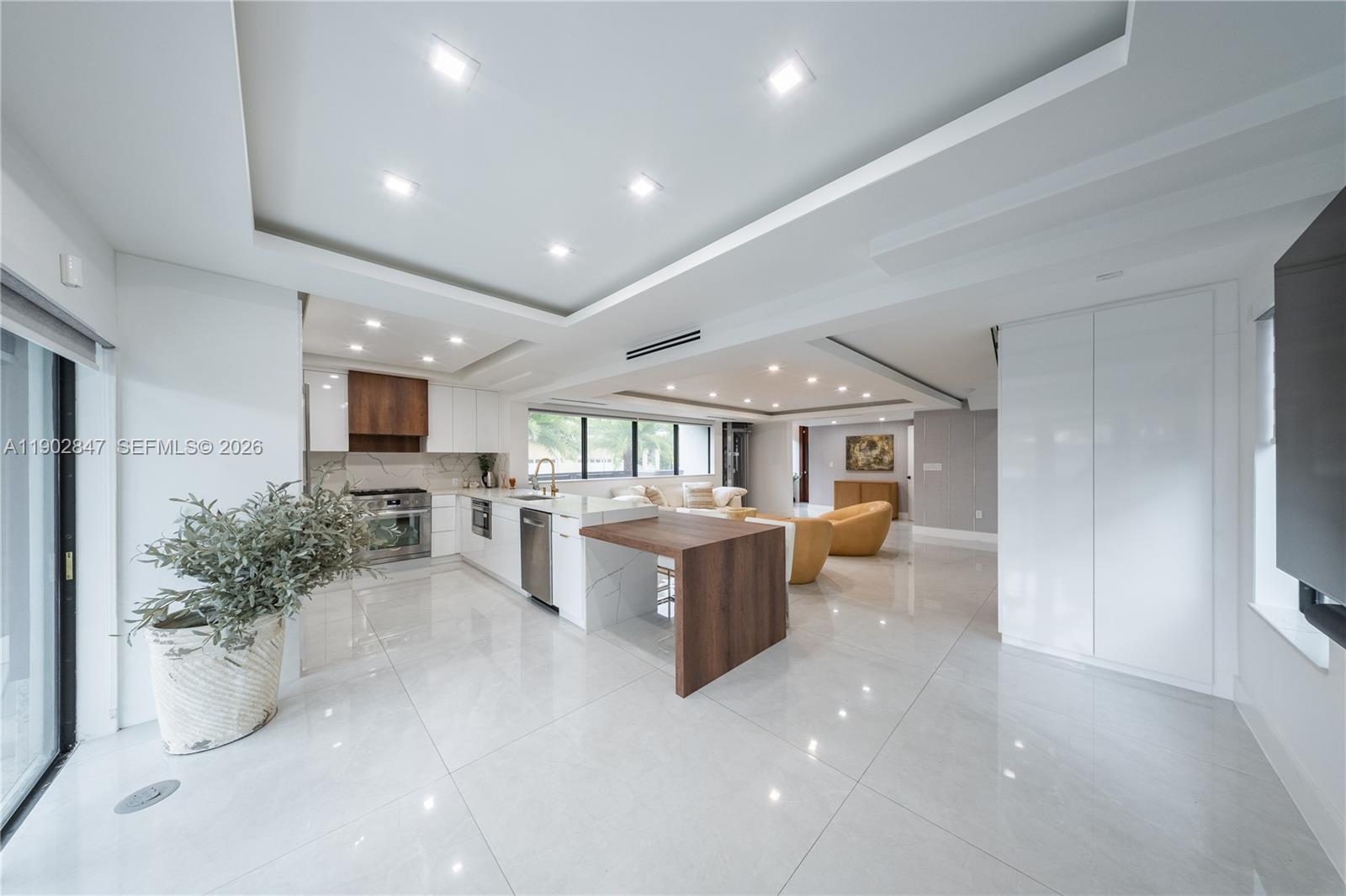 5601 N Ocean Dr, Hollywood FL 33019