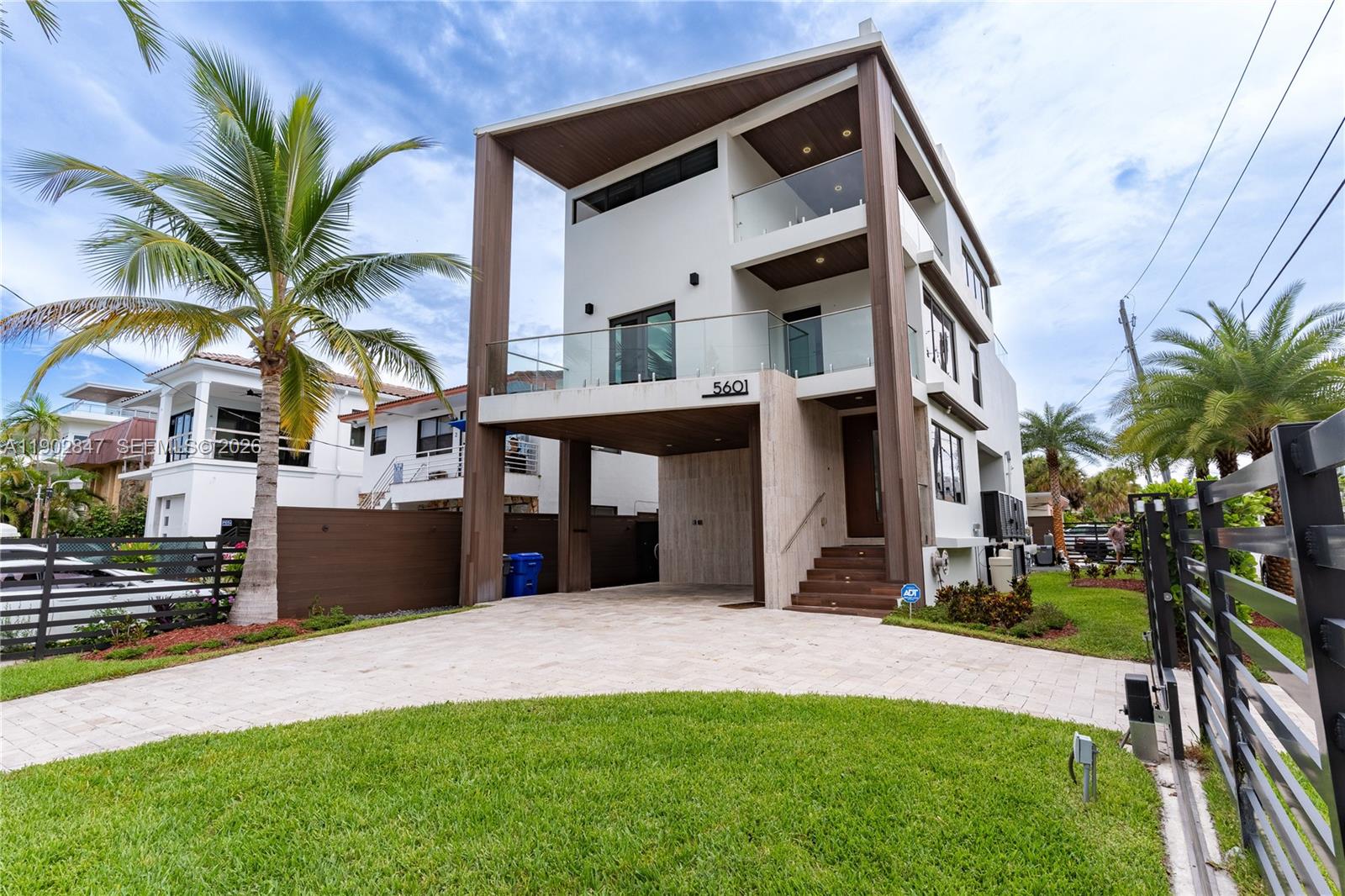 5601 N Ocean Dr, Hollywood FL 33019