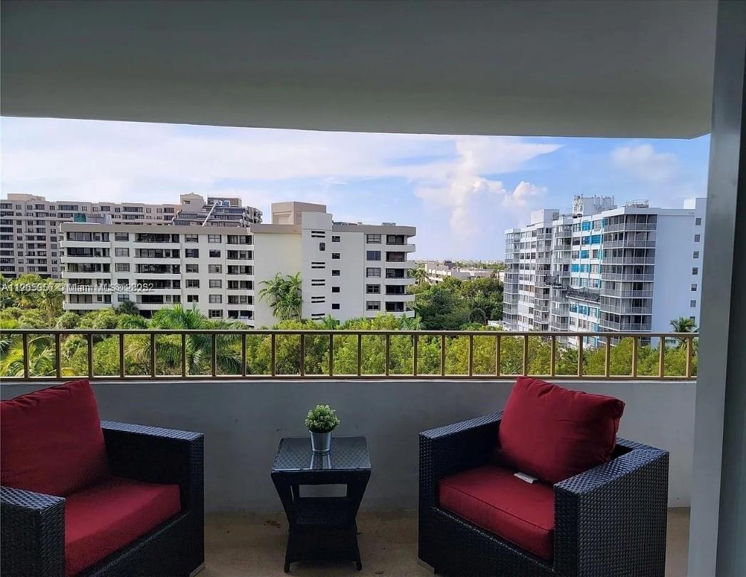 155 Ocean Lane Dr #703, Key Biscayne FL 33149