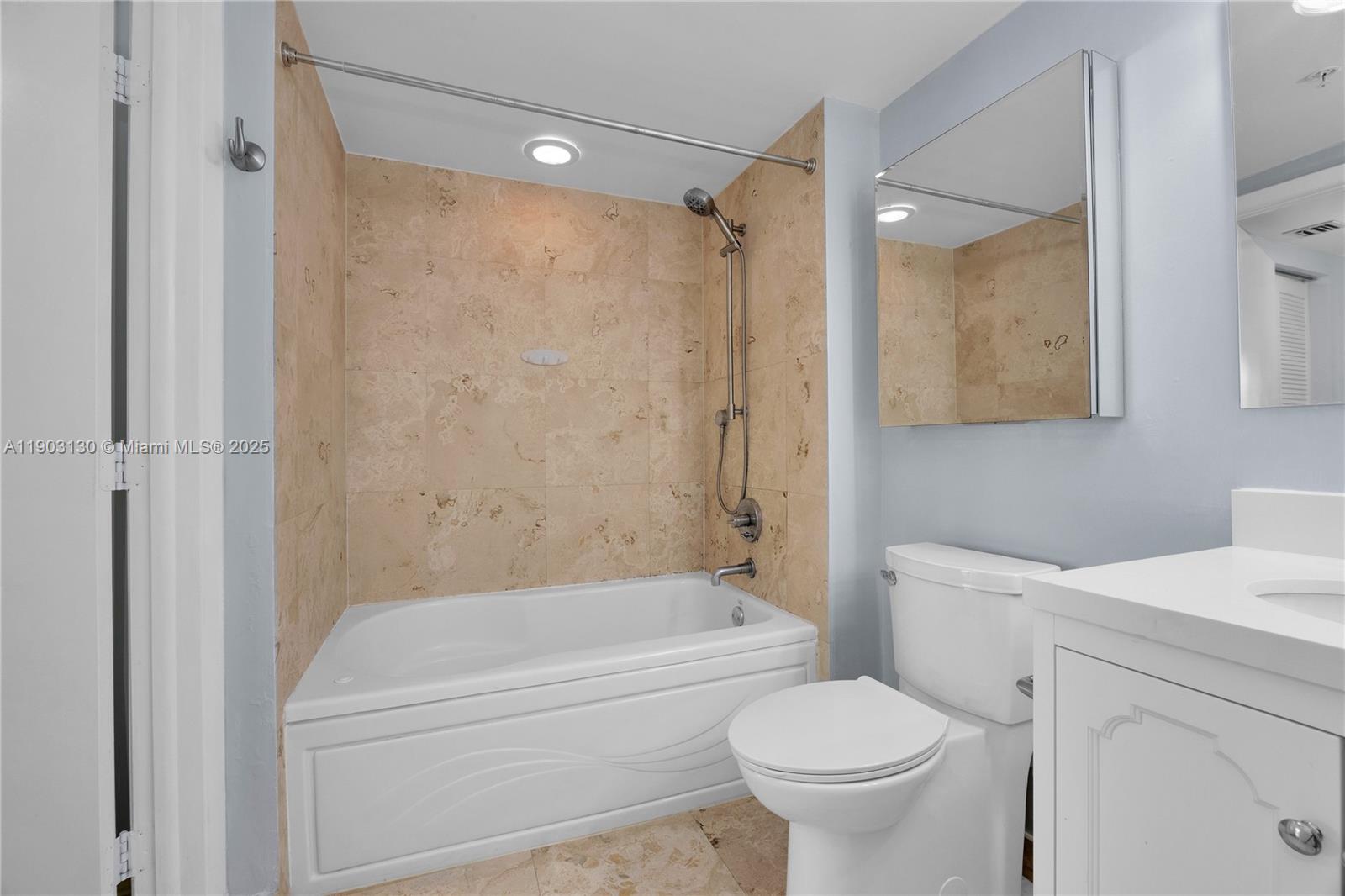 41 SE 5th St #1515, Miami FL 33131