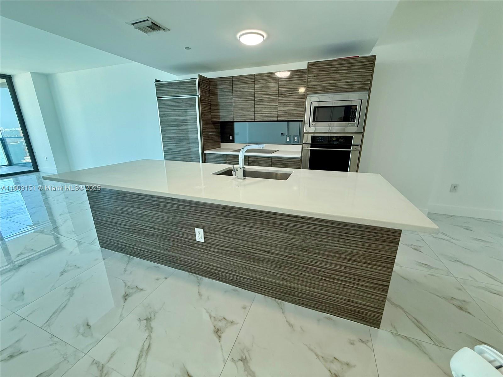 460 NE 28th St #1603, Miami FL 33137