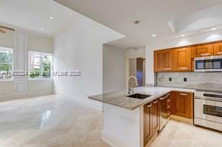 60 Edgewater Dr #LE, Coral Gables FL 33133