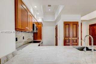 60 Edgewater Dr #LE, Coral Gables FL 33133
