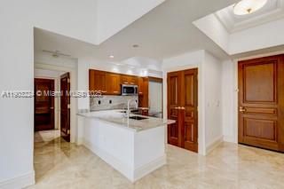 60 Edgewater Dr #LE, Coral Gables FL 33133