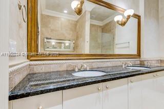 60 Edgewater Dr #LE, Coral Gables FL 33133