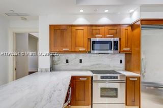 60 Edgewater Dr #LE, Coral Gables FL 33133