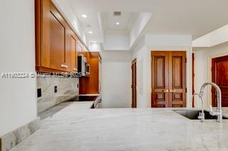 60 Edgewater Dr #LE, Coral Gables FL 33133