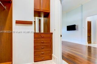 60 Edgewater Dr #LE, Coral Gables FL 33133